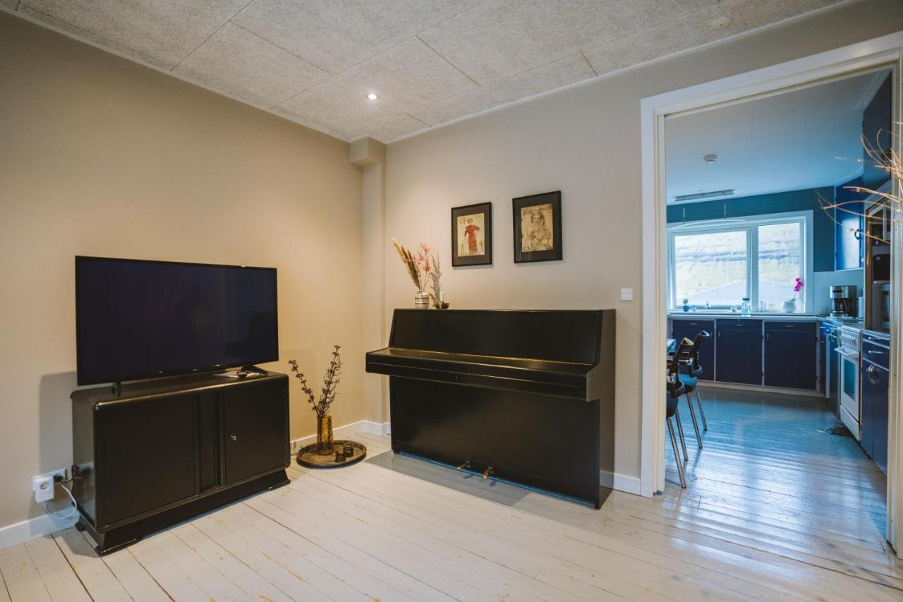 Brekkustova - Modern, Cosy And Spacious Apartment Klaksvík エクステリア 写真
